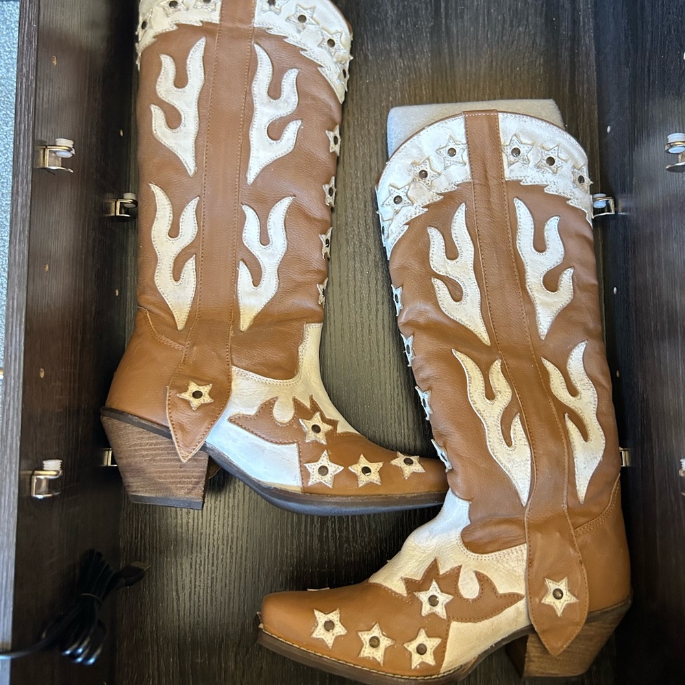 Very Volatile Tan and Cream Western Heeled Boots